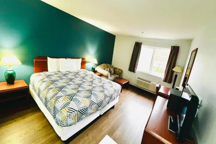 Studio 6 Suites Portland OR- I-5 OHSU