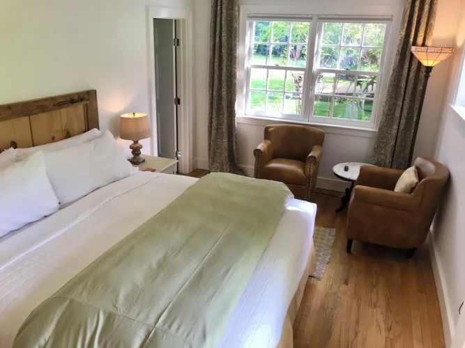 Deluxe Double room with balcony and with courtyard view