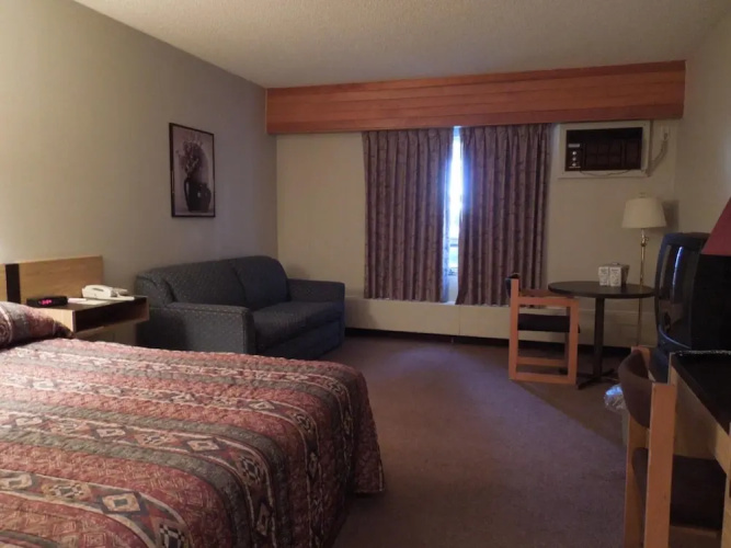 Walking Eagle Inn & Lodge