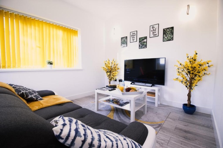 2 Bedrooms Apartment
