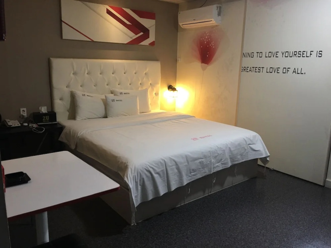 2U Motel