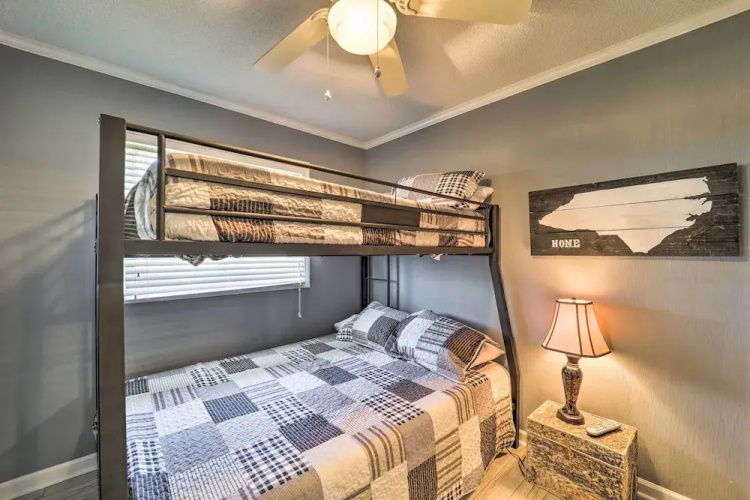 Resort Amenities: Beech Mtn Condo Near Skiing!