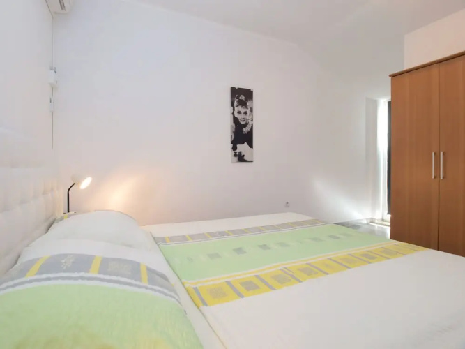 Apartment 1819