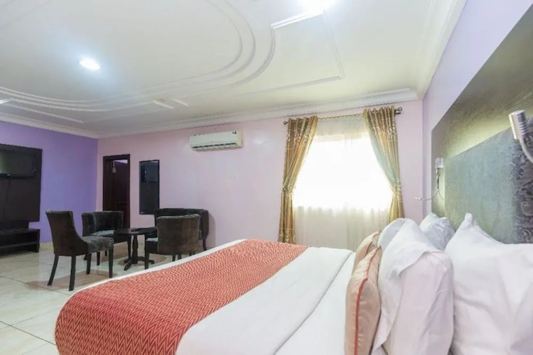 Royal Terrace Hotel & Towers
