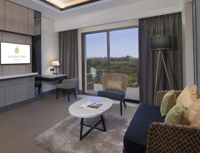 Mason Pine Hotel