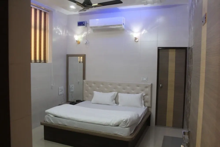 Standard Triple room