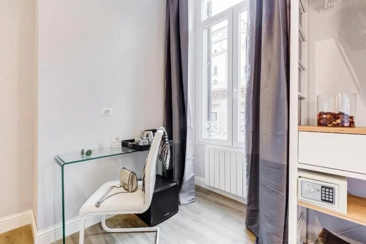 Opera Private Suites