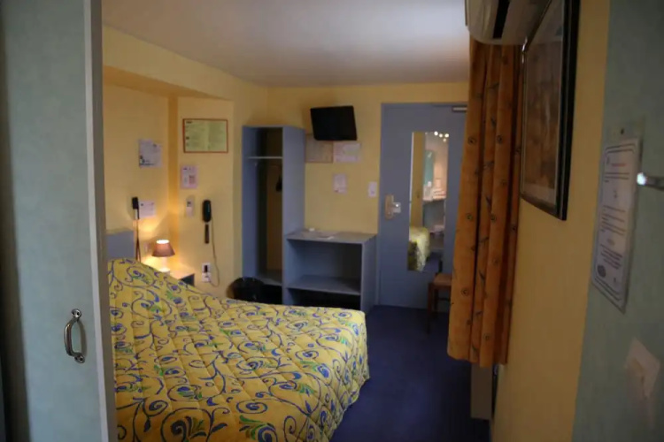 Crau Hotel