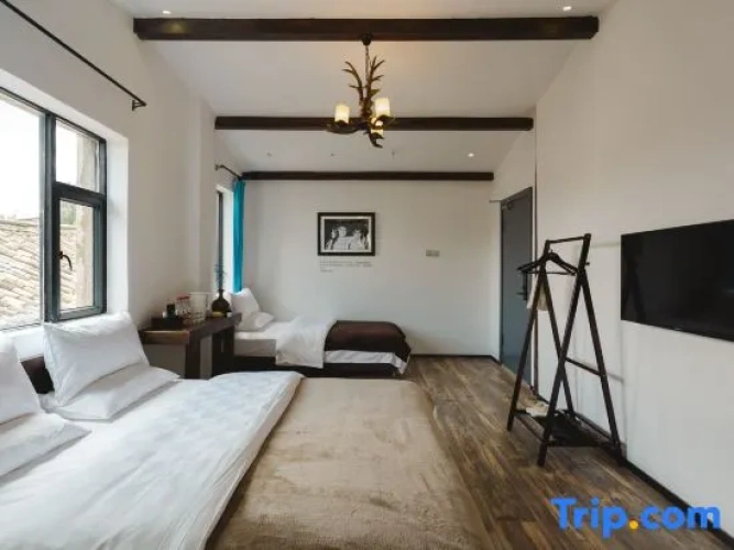 Standard Double room with city view