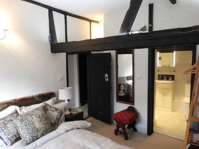 Henry VIII Cottage