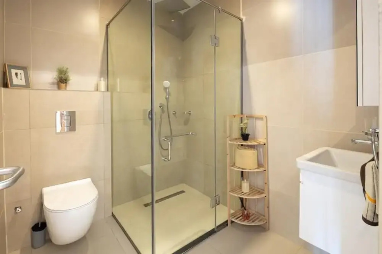 Belfast studio-Blue Waters Property.