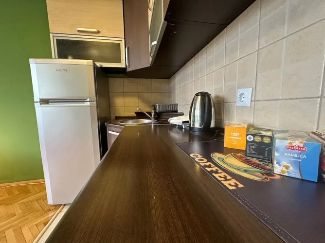 Yellow Moon Hostel&Apartment