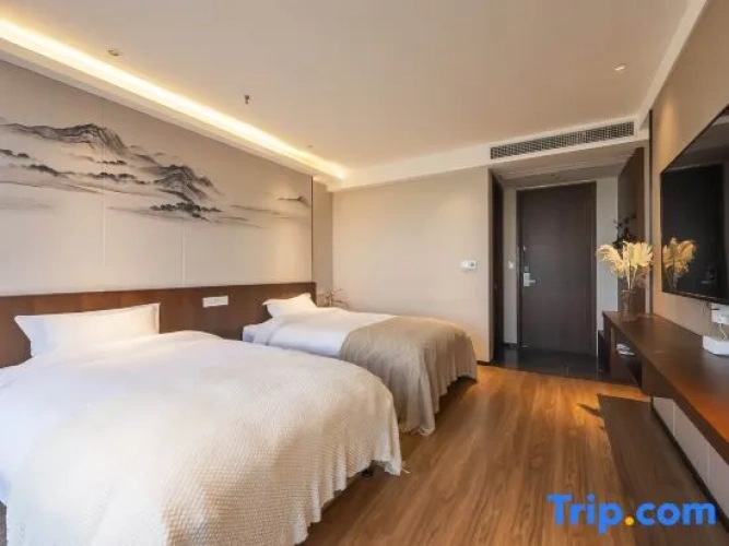 Standard room with lake view