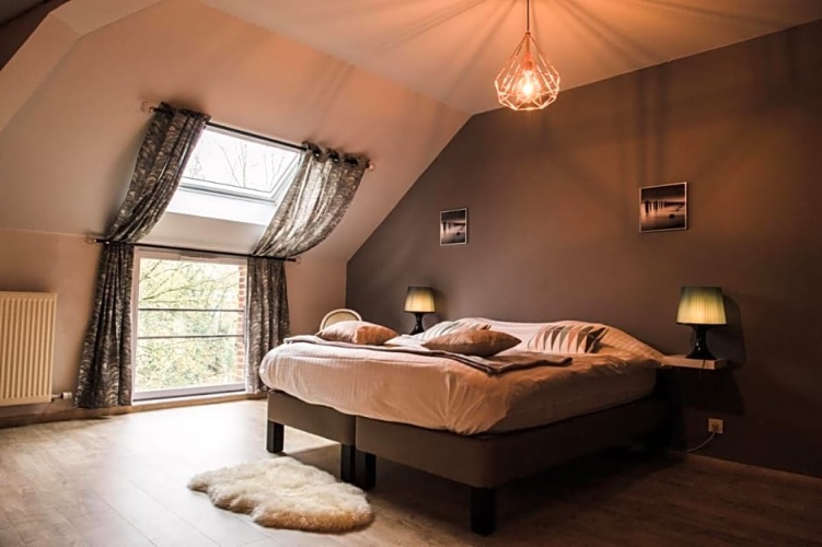 Standard Twin room with garden view
