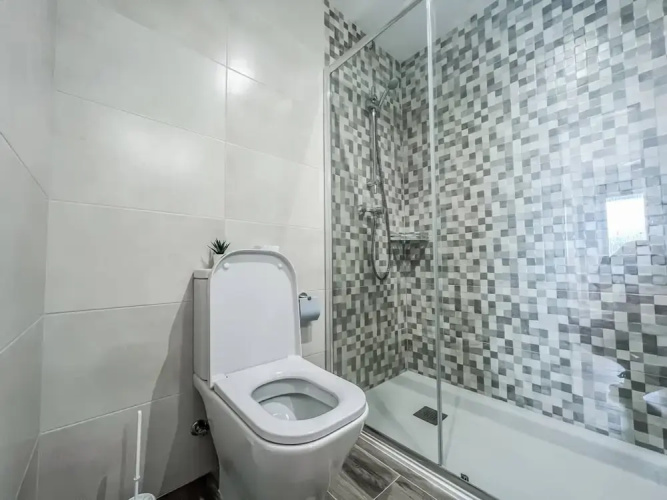 Modern Two Bedroom Apartment With Pool