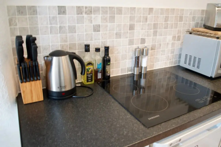 1 Bedroom Flat In Meadowbank