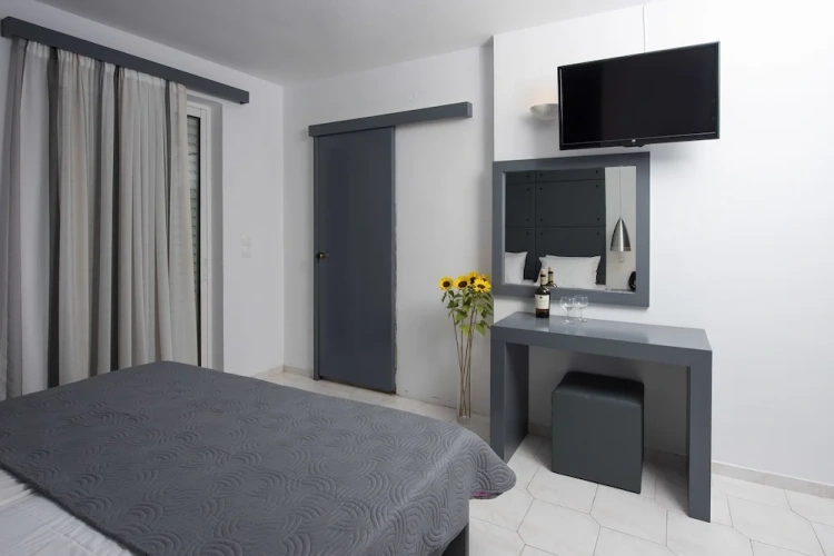 Standard Triple room with balcony
