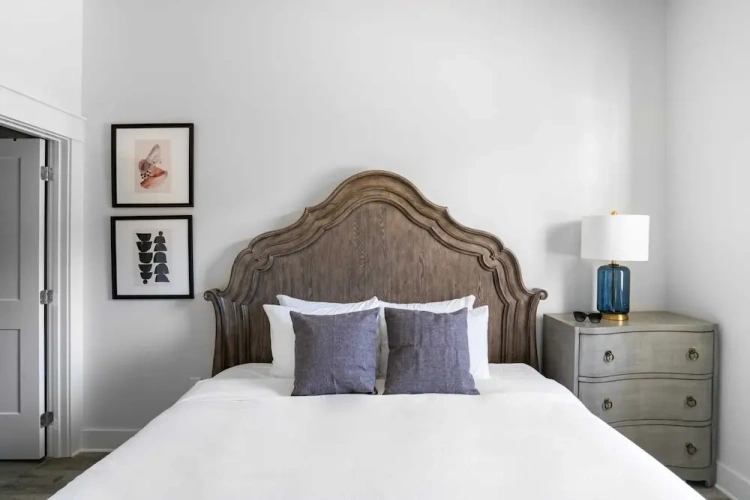 Lyle by Avantstay Chic Beach House w/ Pool & Hot Tub Walking Distance to Ocean
