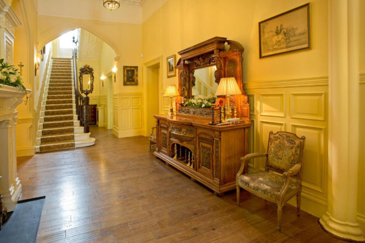 Crossbasket Castle Hotel & Restaurant