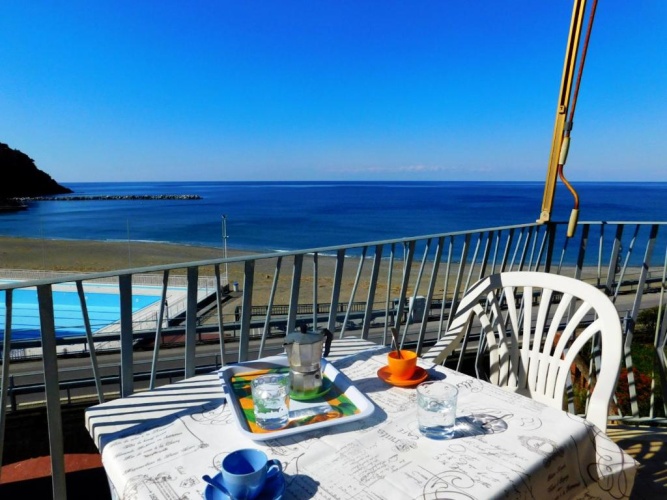 2 Bedrooms Apartment with sea view