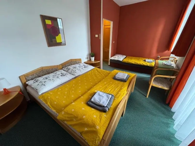 Standard Triple room