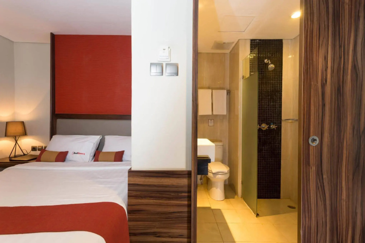 RedDoorz Plus near Blok M Square