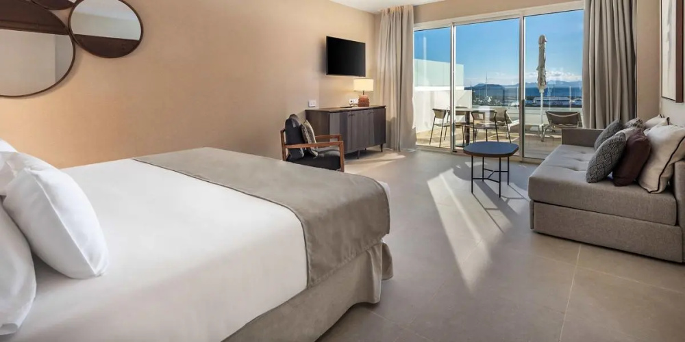 Deluxe room with ocean view