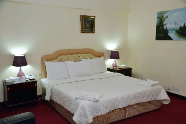Aradous Hotel