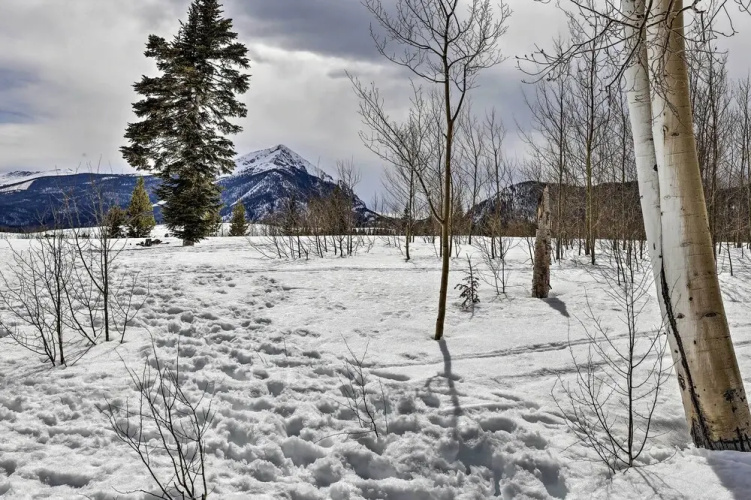 11 Mi to Keystone: Silverthorne Condo w/ Deck