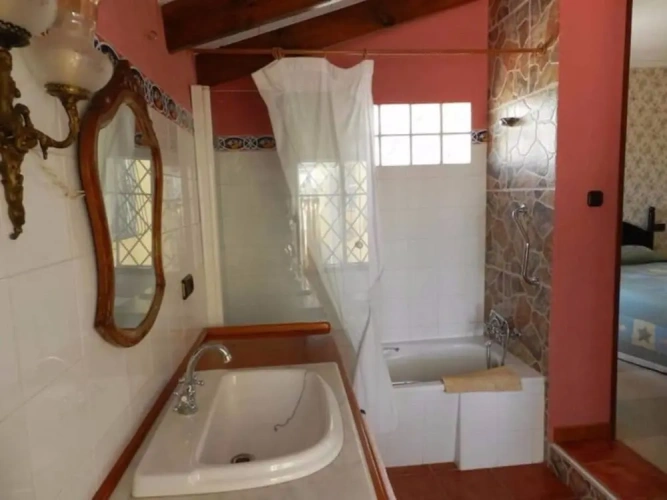 4 Bedrooms Apartment