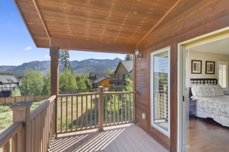 Mule Meadows Classy, Split Level South Tahoe Home!