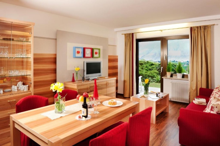 2 Bedrooms Apartment