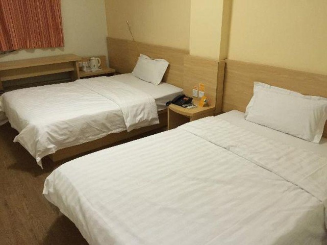 Standard Twin room with city view