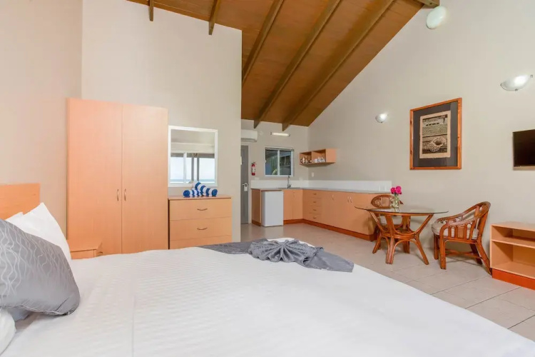 Moana Sands Beachfront Hotel