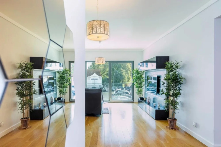 Spacious Apartment in Residential Campolide
