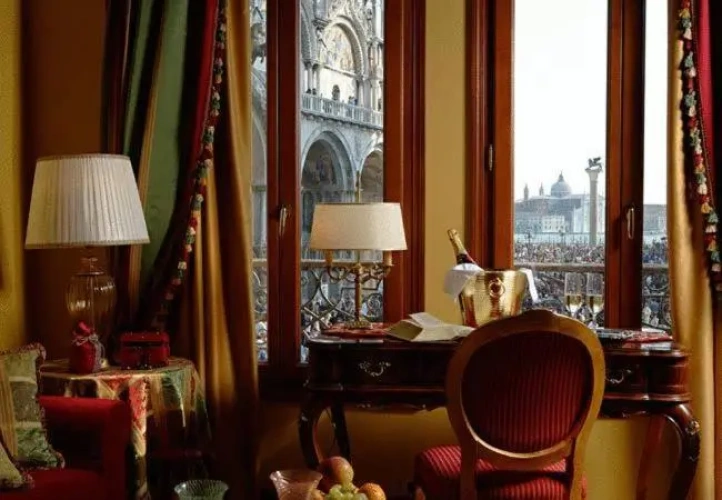 Deluxe Double room with view