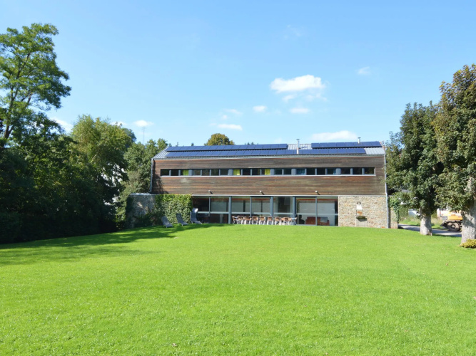 Modern Villa in Bevercé with Sauna