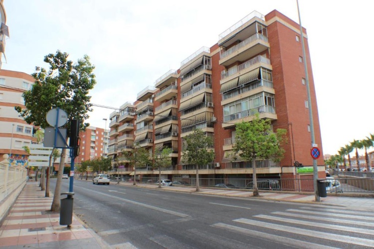 3 Bedrooms Apartment