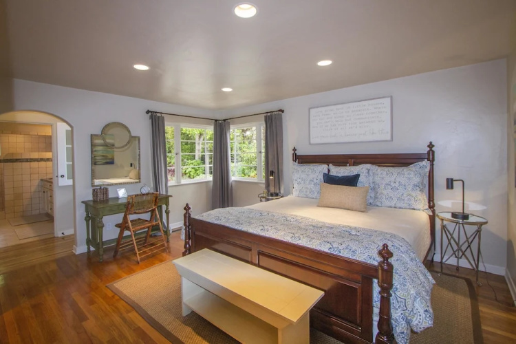 Charming Kismet Cottage! Aquarium Passes Included