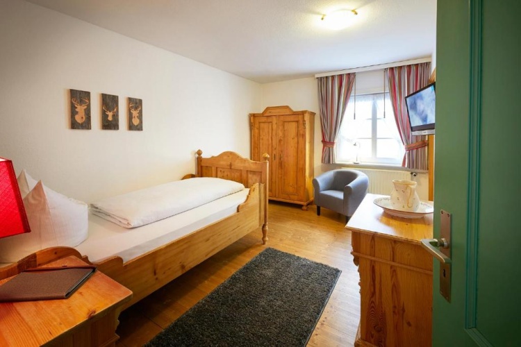 Economy Single room with street view