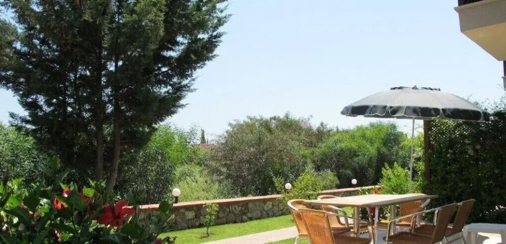 Villa RN4D by JoyLettings