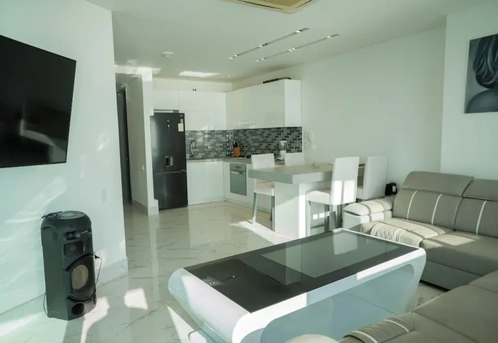 2 Bedrooms Apartment with ocean view
