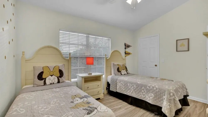 7679 sir Kaufmann Court