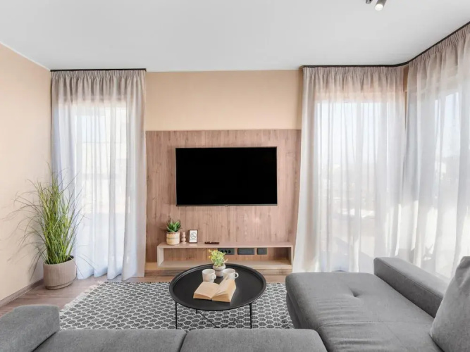 Apartment Near Beach With Pool