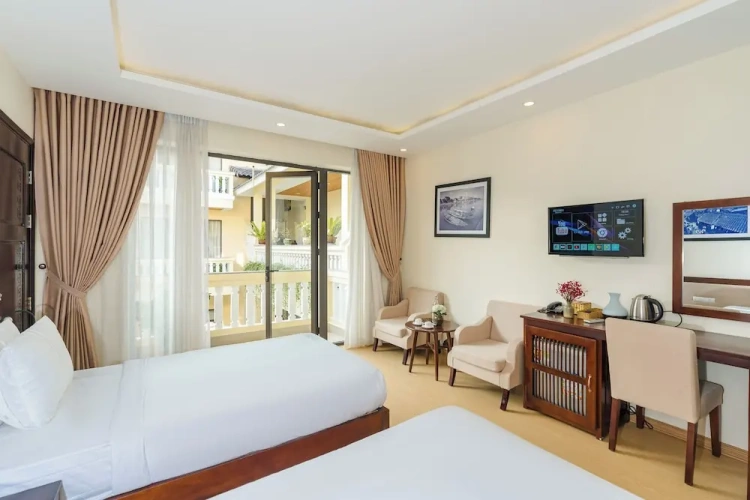 Deluxe Double room with balcony and with pool view