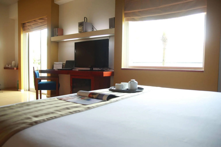Sparks Life Jakarta, ARTOTEL Curated