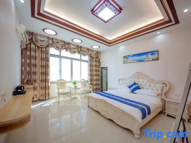 2 Bedrooms Standard Family room