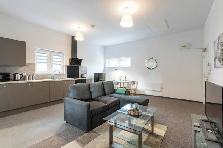 The Elderns Spacious 2BR Netflix Parkingshops