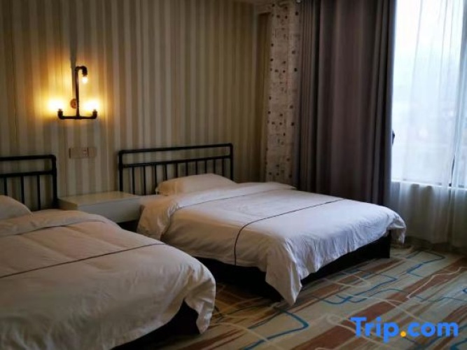 Deluxe Quadruple room