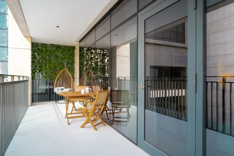 HiGuests - Boulevard Crescent Tower 2